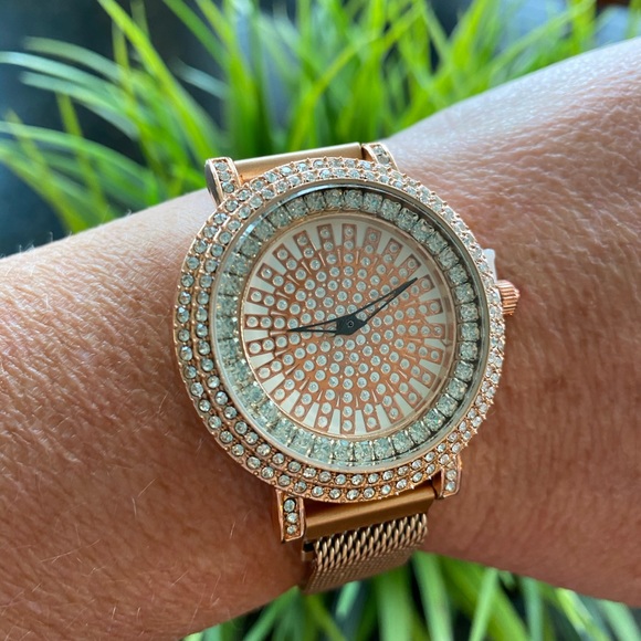 Beautiful Rhinestone Rose Gold quartz Watch - Picture 3 of 5